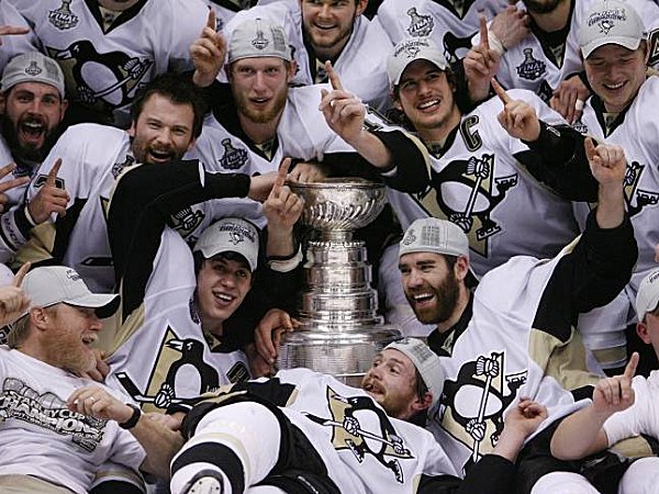 Pittsburgh Penguins feiern den Stanley-Cup-Sieg 2009 (Bildquelle: NHL.com)