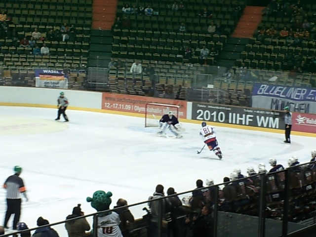 Thomas Bulik beim Penalty gegen US-Goalie Leggio