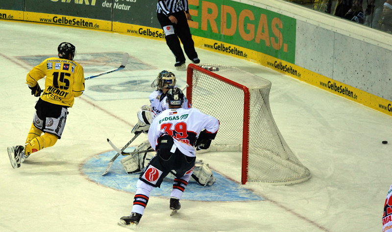 Duncan Milroy, dem Puck hinterher