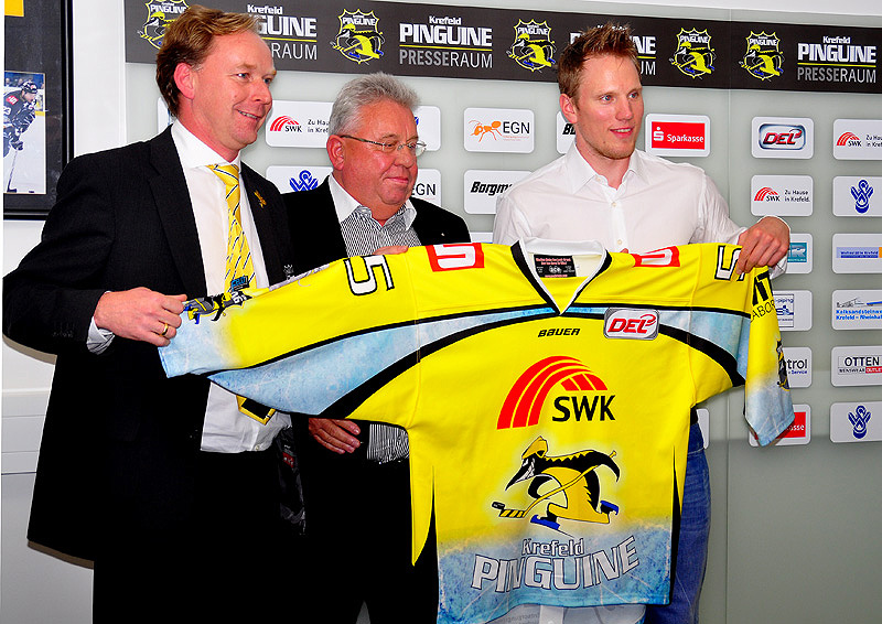 Trikot von vorne. H. Haake (re.), H.Schulz (mi.), Ch. Ehrhoff (li.)