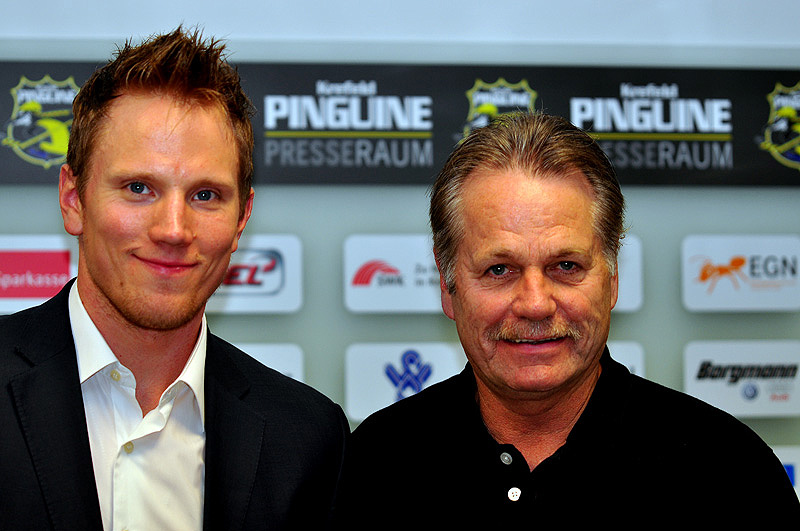 Ehrhoff mit seinem neuen Chef, Pinguine Coach Adduono