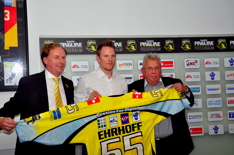 Trikot Rckansicht. H. Haake (re.), Ch. Ehrhoff (mi.), H. Schulz (re.)