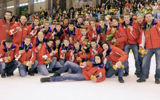 Die Schweizer feiern mit der Bronze-Medaille.<br/>Bild: Swiss Olympic / Kurt Schorrer