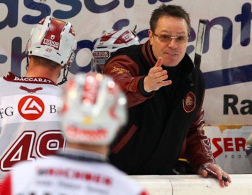 Keine Liebesbeziehung: Servette-Coach Chris McSorley und die Schiedsrichter.<br/>Bild: Thomas Oswald