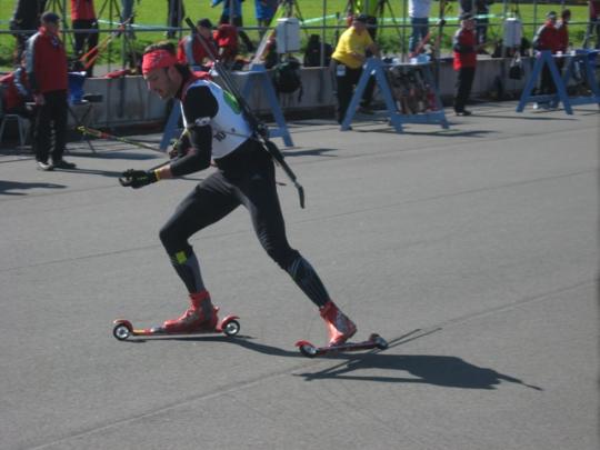 Alexander Wolf verlsst den Schiestand ( LiVE-Wintersport.com)